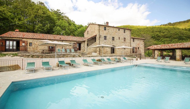 Villa Santarsa, 31 people, magnificent views and private pool, no neighbors