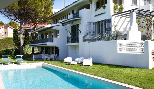 Villa Sarah 10+2, Emma Villas