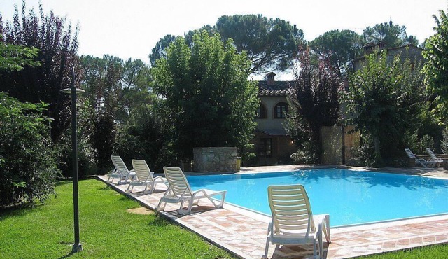 Villa Saveria N: A welcoming apartment surrounded by the greenery.