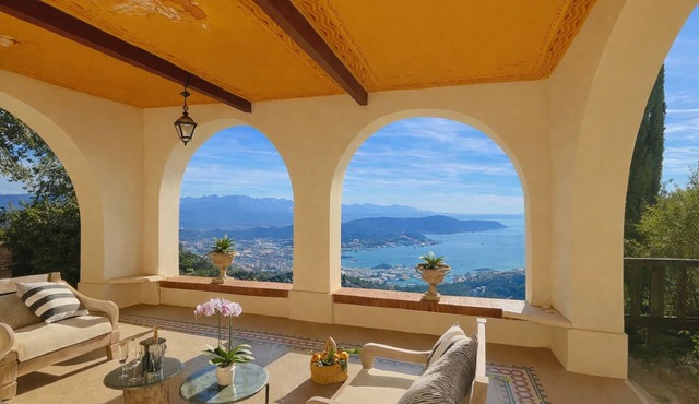 VILLA SPENSER - CinqueTerre Historic villa with sea view, pool, A/C, sleeps 8