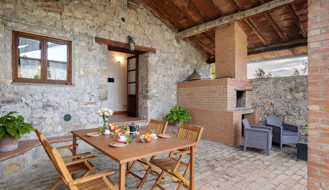Villa 'Sui Colli Toscani Con Piscina' with Shared Pool, Shared Garden and Wi-Fi