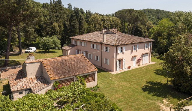 Villa surrounded by greenery with swimming pool for a stay in complete relaxation and privacy