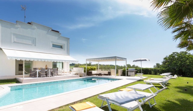 Villa Surya 8+2, Emma Villas