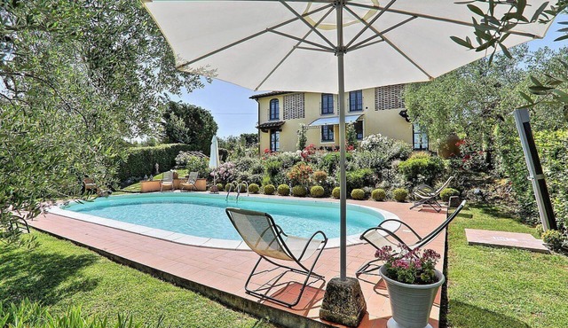 Villa Tessa: A splendid two-story villa with the strong charachter which derives from it actually being a converted barn house, with Free WI-FI.