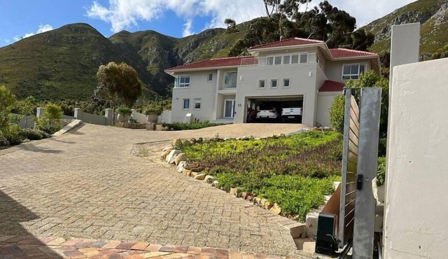 Villa Toledo · largest playground in Hermanus!