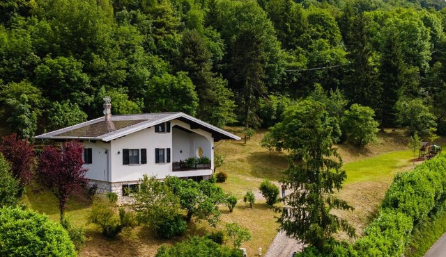 Villa tra montagna e laghi 14 posti