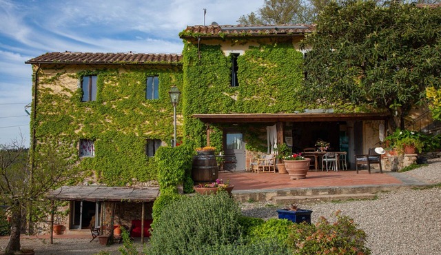 Villa with pool in the Chianti hills between Florence and Siena 14 people
