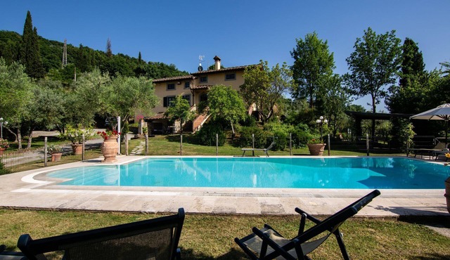 Villa with swimming pool, tennis court and table tennis ideal for sports lovers and the enjoyment of
