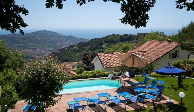 Villa with pool for groups and families
