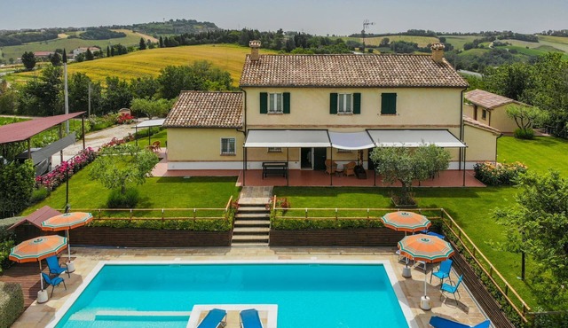 Villa with private pool and panoramic countryside views, just 20 minutes from the Adriatic coast