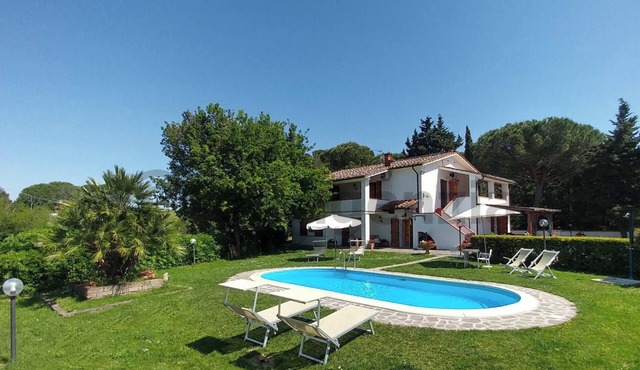 Villa with private pool near Pisa for max 8 guests