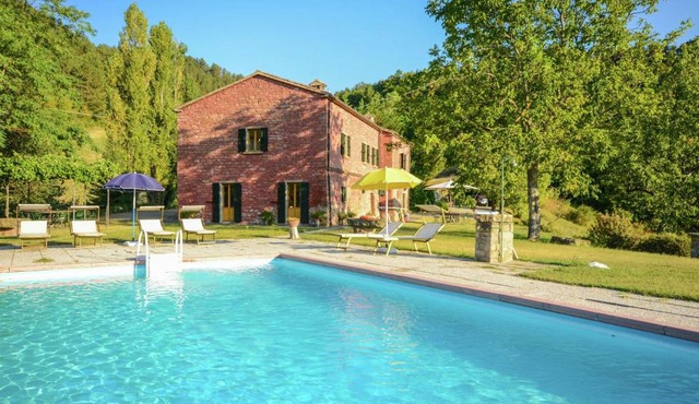 Villa with swimming pool and panoramic view of the Apennines