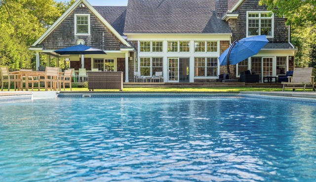 Wainscott Southampton Estate Timeless luxury with a private pool,.