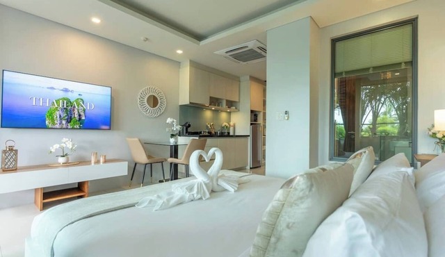 Walk & Relax: Tropical Stay in the title C111