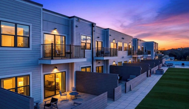 Walkable Hillsboro Village Terrace Near Downtown + Music Row | Belcourt