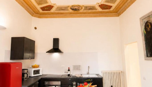 Wall Up Apartment