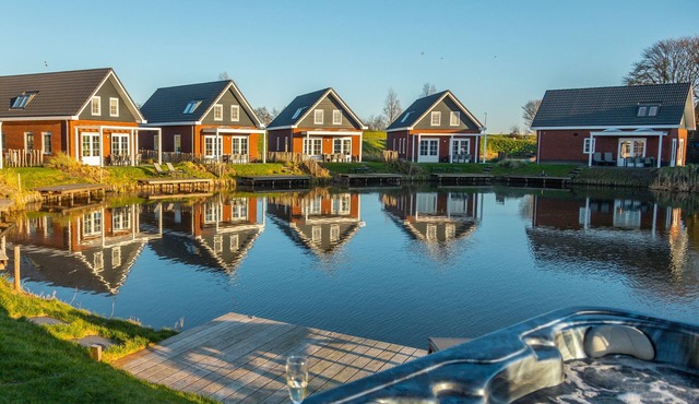 Water villa MIVA 6 people equipped with sauna and Sunshower (inside) and jacuzzi and Kamado BBQ (garden)