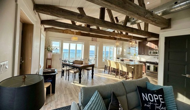 Waterfront Beach House - Deck, BBQ & Private Beach