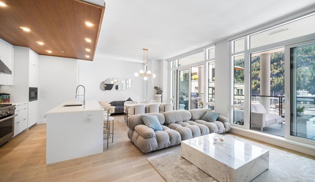 Waterfront Cozy 2 Bed 2 Bath Apartment