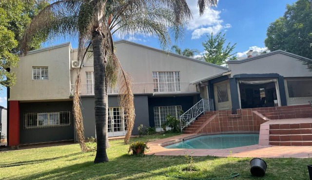 Waterkloof Ridge, Pretoria. Mini mansion