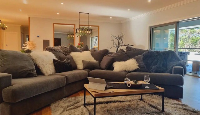 Welcome to Your Luxurious Blue Mountains Retreat in Leura