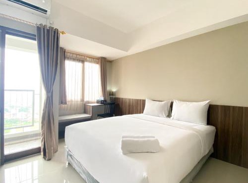 Well Furnished and Cozy Studio at Gateway Park LRT City Jatibening Apartment By Travelio
