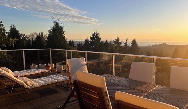 West Coast Retreat near the action
