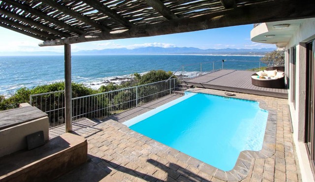 Whale Huys Luxury Oceanfront Eco Villa