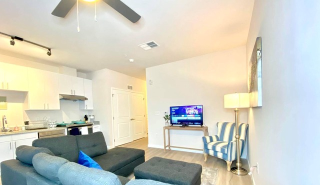 👩‍🦽Wheelchair Accessible ✨💫Studio W/ Free Parking 🚗