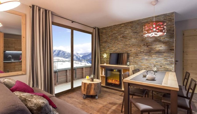 Wifi, 300m from resort center, swimming pool, balcony, tv, ski locker, 57-58m², Tignes