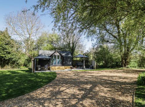 Willow Lodge At Bridge Lake Farm & Fishery