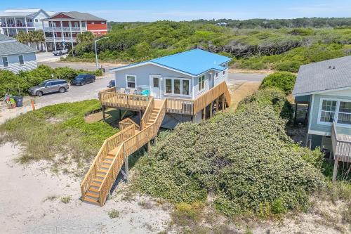 Windward Mark by Oak Island Accommodations