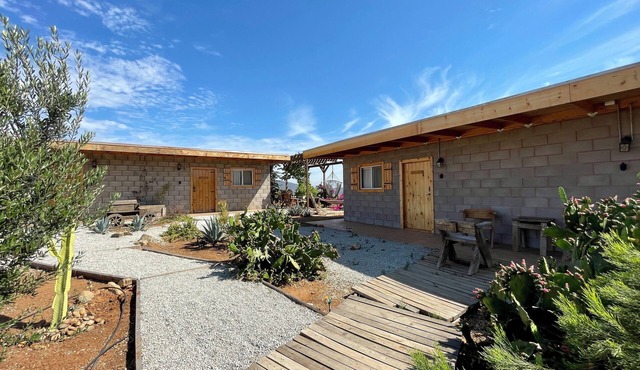 Wine Country Retreat: Sleeps 8-Beautiful 4BR Cabin with A/C Valle de Guadalupe
