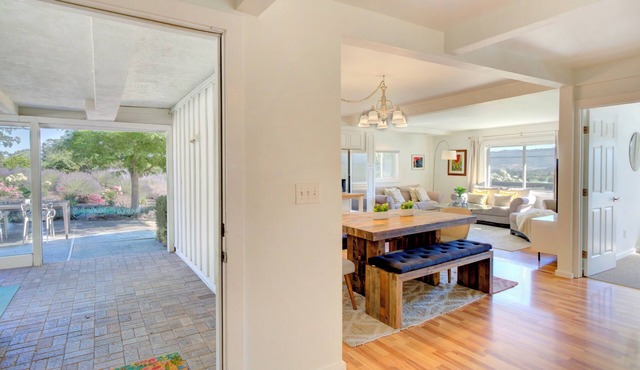 Wine Country Yountville Farmhouse - 7100 Silverado Trail