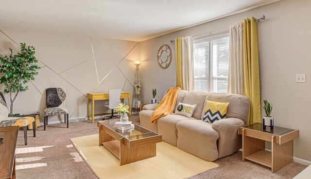 Winston Salem Villa-2 Bedrooms near WFU, Atrium, Novant Health, WSSU, and UNCSA