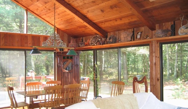 Winter Rental: Secluded 8 acres, 4 Bedrooms, Sauna, Hot Tub, PET FRIENDLY