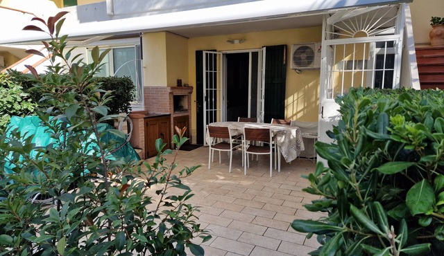Wintering?home office possible, barbecue air conditioning, 3xTV, 4 bicycles near the beach