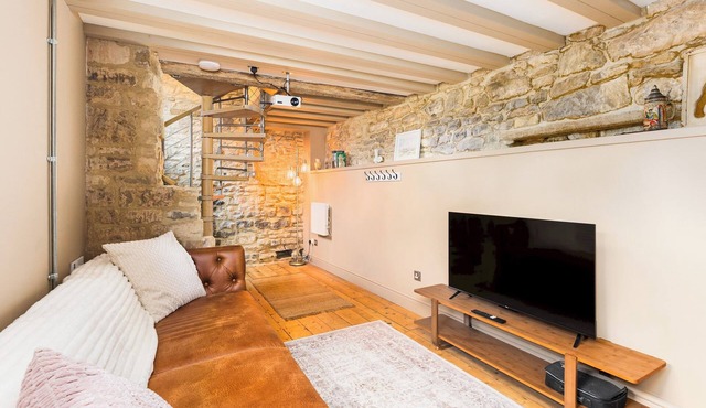 Wold House | 18th century Cottage | Barn - Pass the Keys