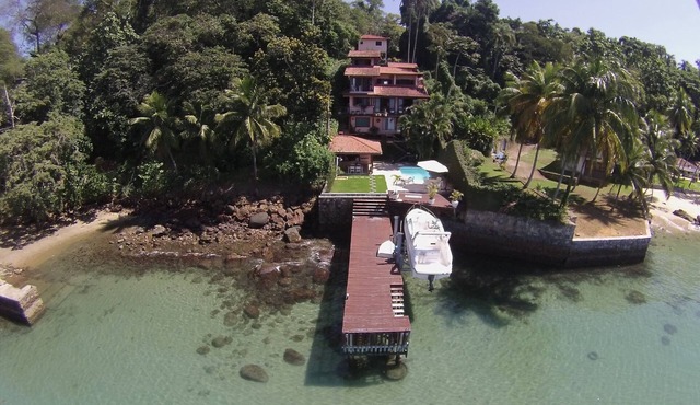 Wonderful house by the water in Angra dos Reis.