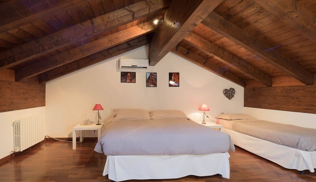 Wonderful Family Friendly Farmhouse On The Hills
