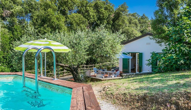 Wonderful private villa for 7 people with private pool, TV, terrace and pets allowed