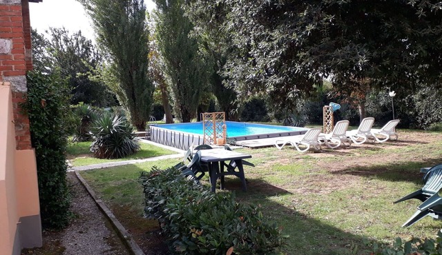 Wonderful private villa with private pool, WIFI, TV, veranda and pets allowed, close to Lucca