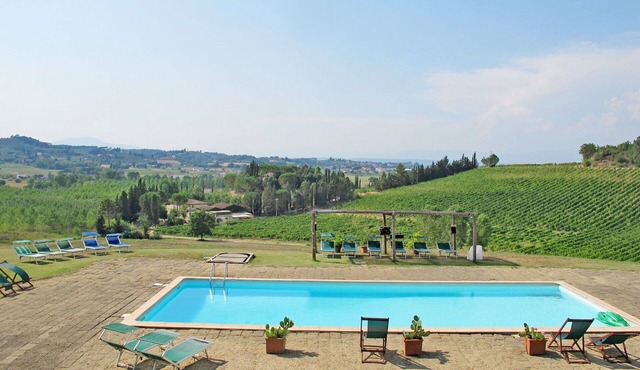 Wonderful private villa for 17 people with private pool, TV, patio, pets allowed and parking