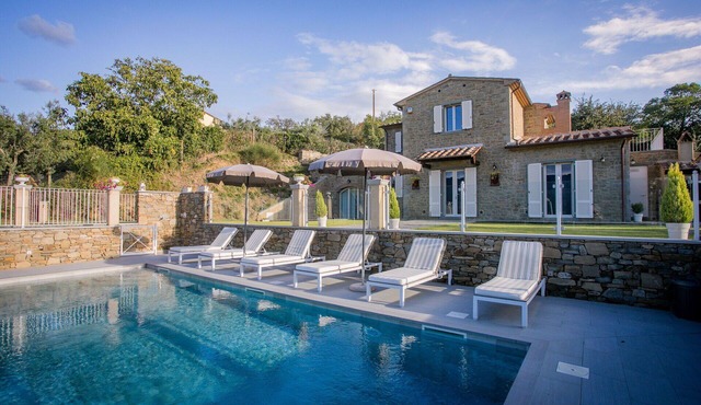 Wonderful private villa with private pool, A/C, WIFI, TV, terrace, panoramic view, close to Cortona