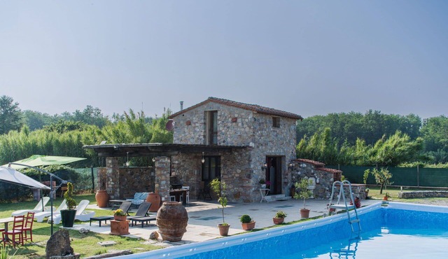Wonderful private villa with A/C, WIFI, hot tub, private pool, TV, terrace and pets allowed