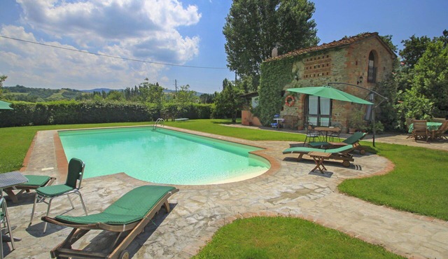 Wonderful private villa for 4 guests with WIFI, pool, TV, patio and pets allowed, close to Arezzo