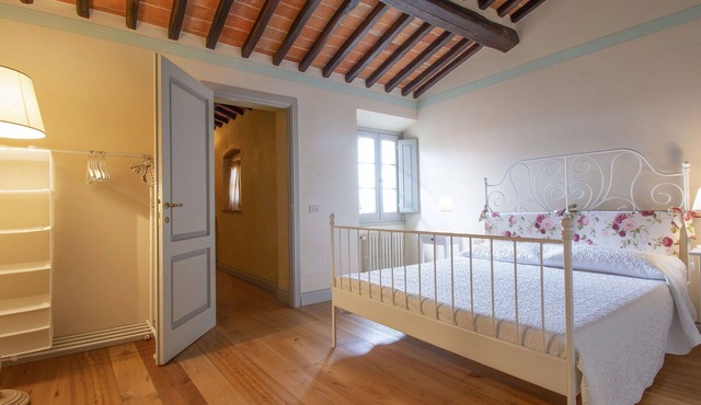 Wonderful private villa for 6 guests with WIFI, TV, pets allowed and parking