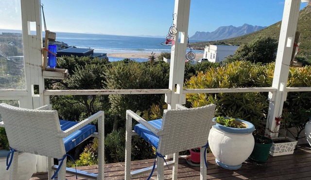 Wonderful Rooiels retreat with ocean & mountain views, sleeps 8, heated pool.