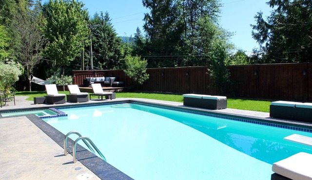 Wonderful Stay in West Vancouver Guest Suite near Sea, Ski and City