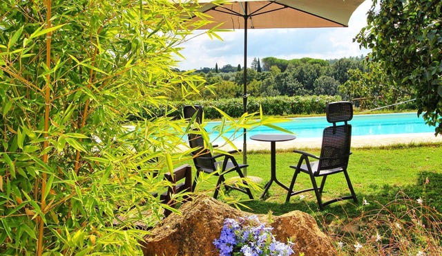 Wonderful villa for 6 people with WIFI, private pool, TV, pets allowed, panoramic view and park.